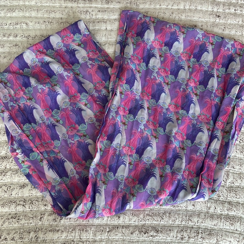 Trolls scarf